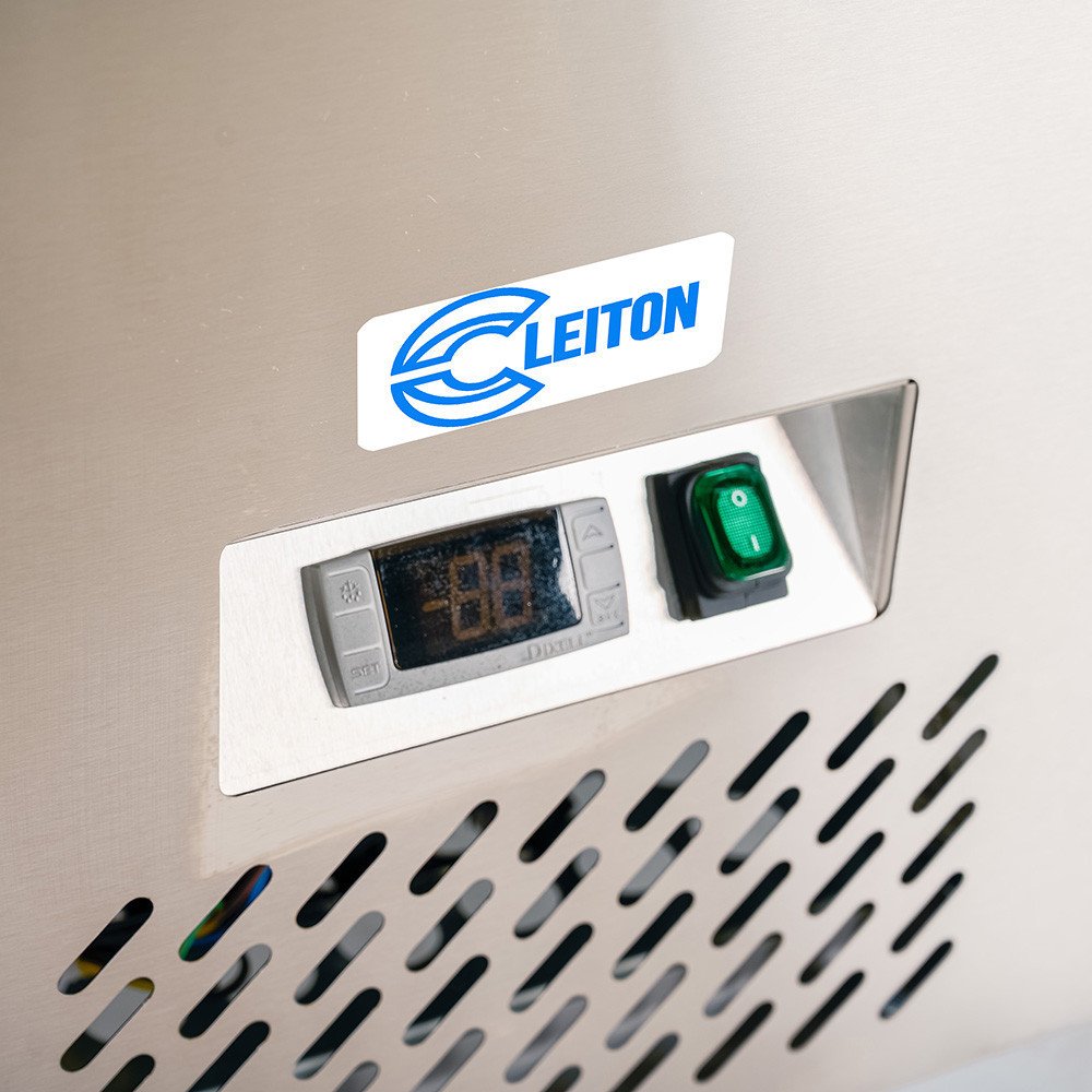 Botellero Refrigerado 3 Puertas 150 cm CLEITON - Capacidad 438L