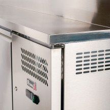 Mesa Ensaladera Refrigerada 180 cm 3 Puertas 10 Cubetas GN 1/3 Cleiton