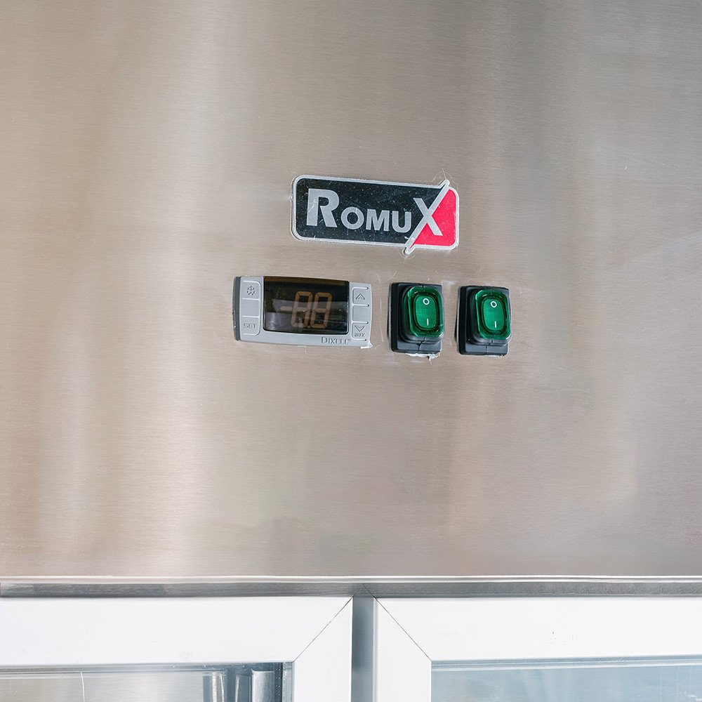 Armario Expositor Refrigerado 134cm Ventilado Romux | Hostelería Profesional