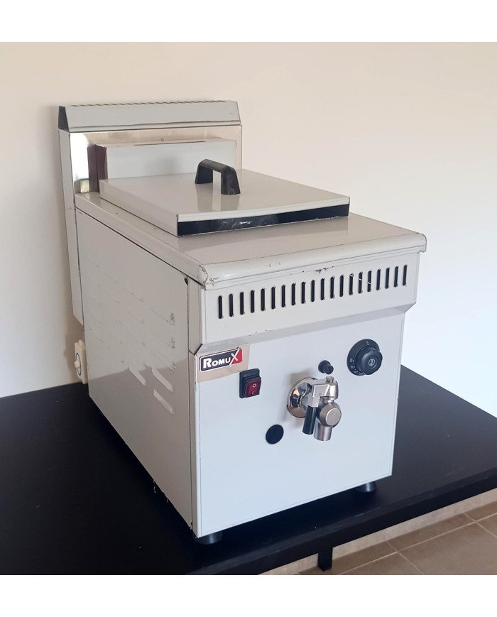 19. Freidora Industrial a Gas Butano de 18 Litros Simple Sobremesa (CC-122) ®Romux