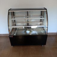 45. Vitrina Pastelera Expositora Refrigerada de Suelo 2 Estantes con Cristal Curvo Negra 450 Litros Ventilada (FR-158) ®Romux
