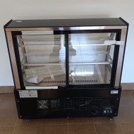 45. Vitrina Pastelera Expositora Refrigerada de Suelo 2 Estantes con Cristal Curvo Negra 450 Litros Ventilada (FR-158) ®Romux