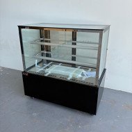 98. Vitrina Pastelera Expositora Refrigerada Cuadrada de Sobremesa 2 Estantes Negra 470 Litros Ventilada (FR-166)