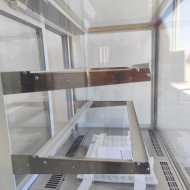 208. Vitrina Pastelera Expositora Refrigerada Cuadrada de Suelo 2 Estantes Blanca 300 Litros Ventilada (FR-20)