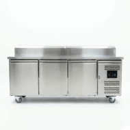 Mesa Ensaladera Refrigerada de 3 Puertas 202x80 cm para Cubetas GN con Tapa Abatible de Acero Cleiton | Hostelería