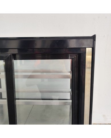 122. Vitrina Pastelera Expositora Refrigerada Cuadrada de Sobremesa 2 Estantes Negra 270 Litros Ventilada (FR-162)