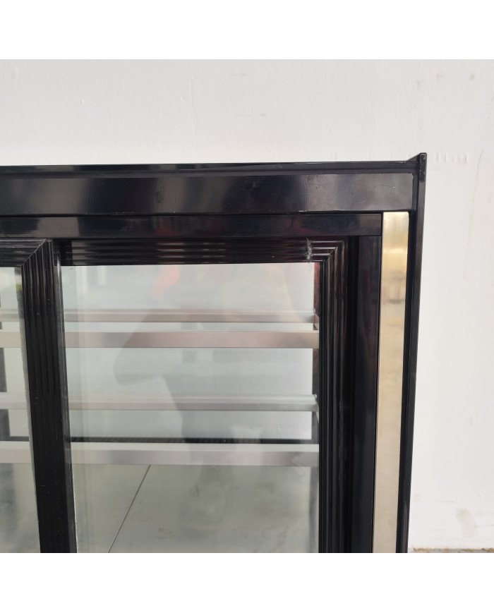 122. Vitrina Pastelera Expositora Refrigerada Cuadrada de Sobremesa 2 Estantes Negra 270 Litros Ventilada (FR-162)