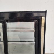 122. Vitrina Pastelera Expositora Refrigerada Cuadrada de Sobremesa 2 Estantes Negra 270 Litros Ventilada (FR-162)