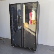 133. Armario Expositor de Congelación Modelo D Luz Led - 2 Puertas de Cristal Negro 1200 Litros Ventilado (FR-150)