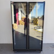 133. Armario Expositor de Congelación Modelo D Luz Led - 2 Puertas de Cristal Negro 1200 Litros Ventilado (FR-150)
